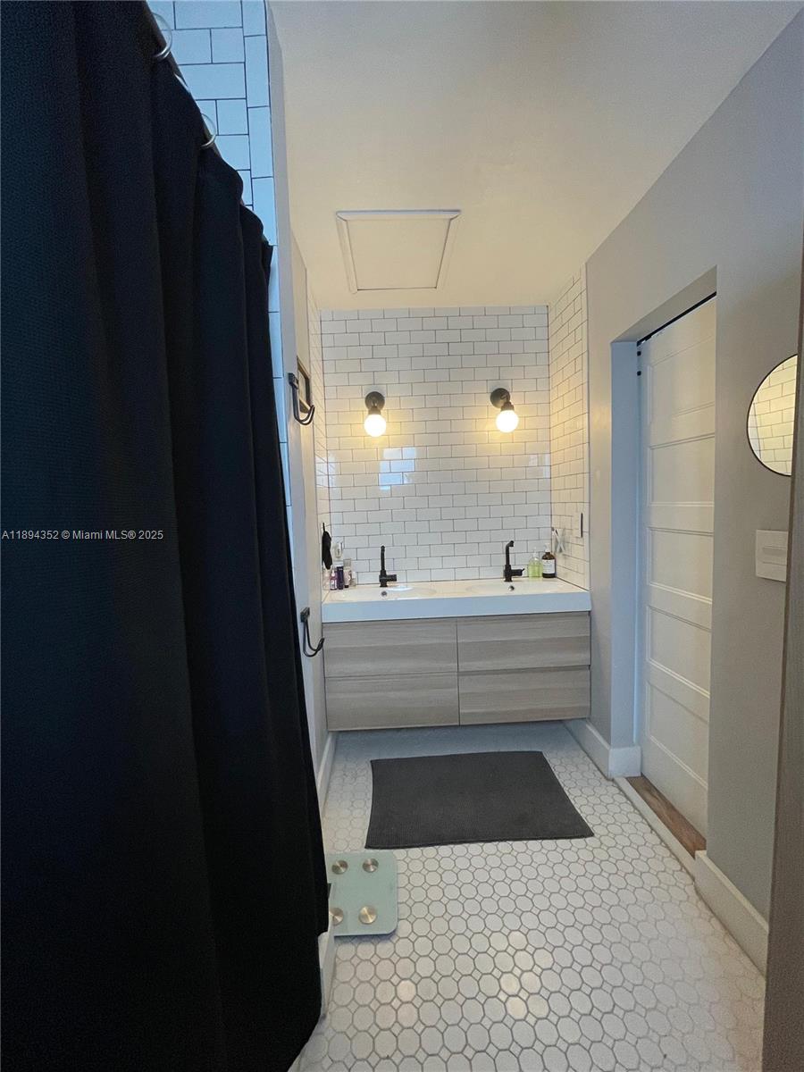 CORAL WAY VILLAGE SEC A P - Residential Lease