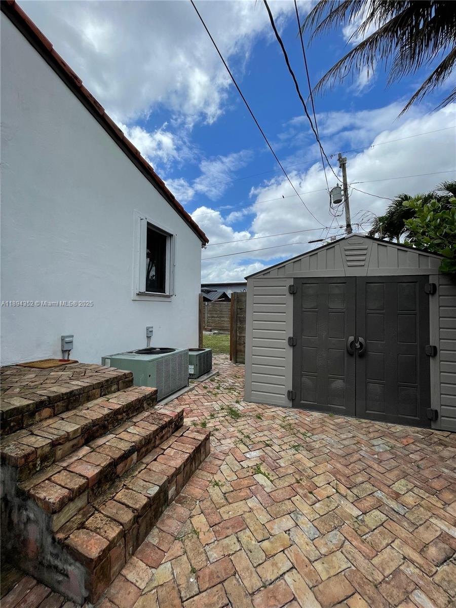 CORAL WAY VILLAGE SEC A P - Residential Lease