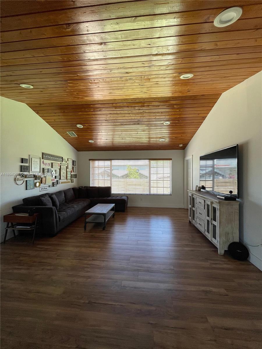 CORAL WAY VILLAGE SEC A P - Residential Lease