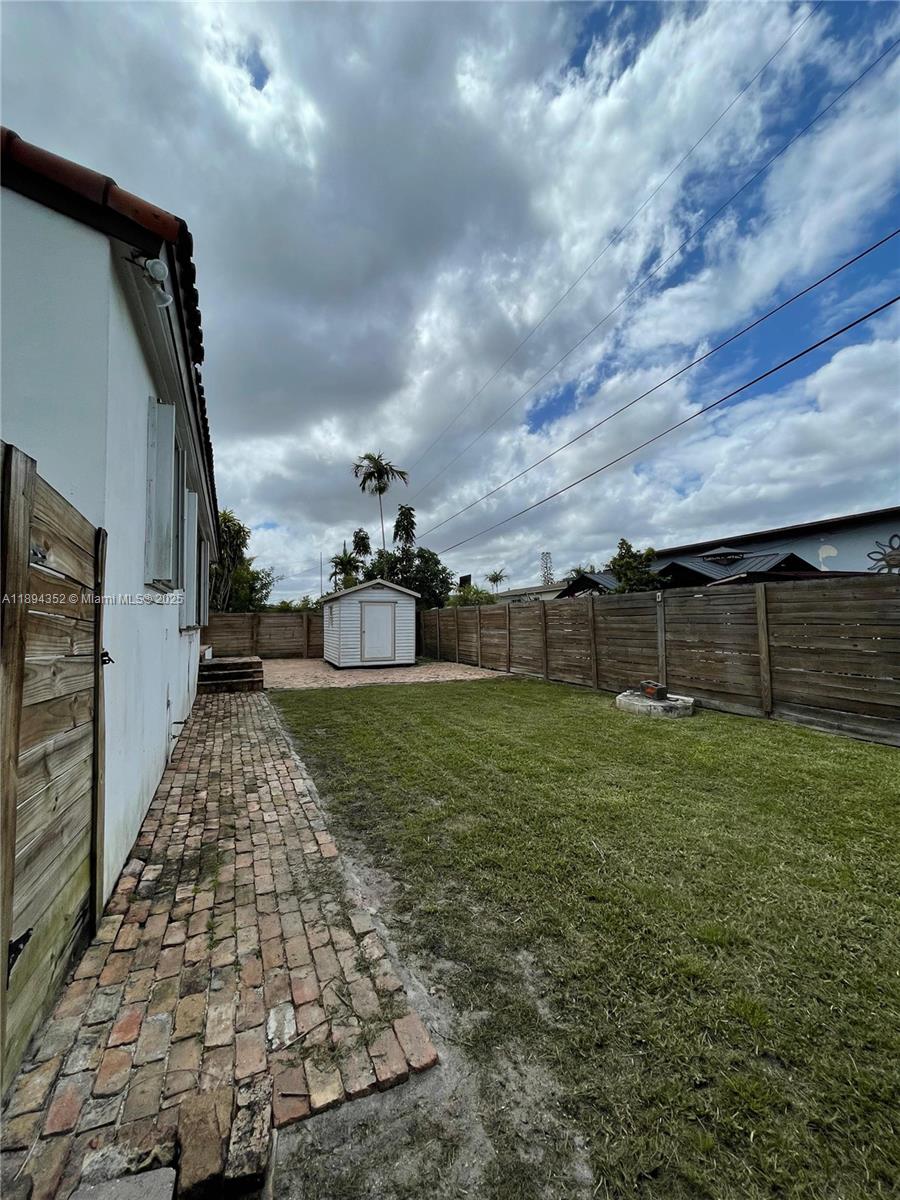 CORAL WAY VILLAGE SEC A P - Residential Lease