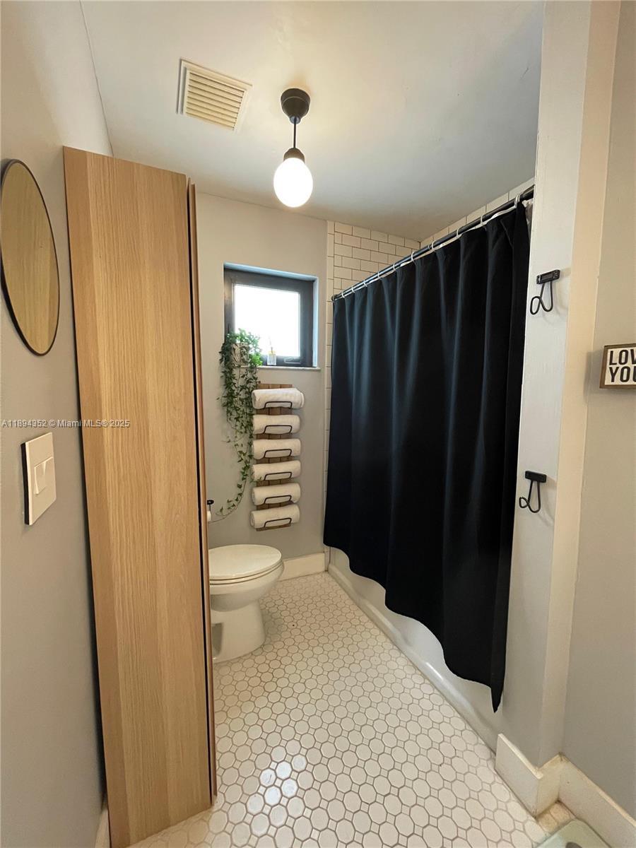 CORAL WAY VILLAGE SEC A P - Residential Lease