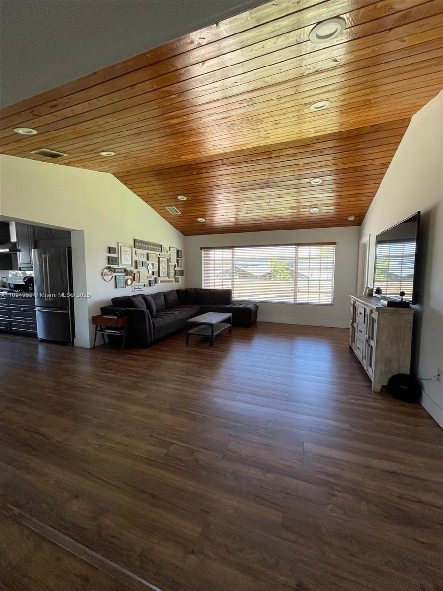 CORAL WAY VILLAGE SEC A P - Residential Lease