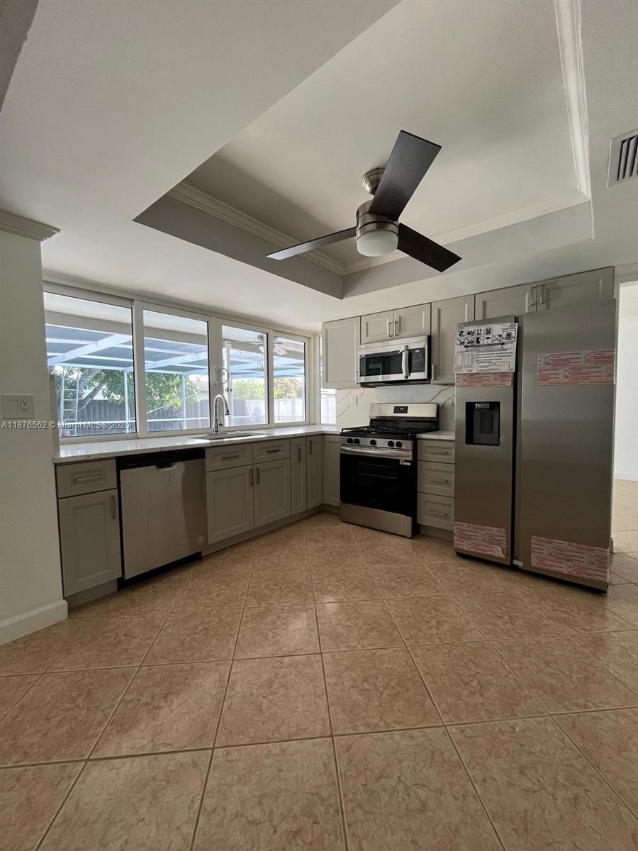 SUNRISE GOLF VILLAGE SEC - Residential Lease