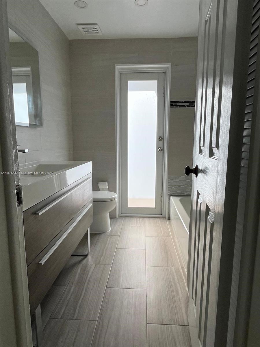 SUNRISE GOLF VILLAGE SEC - Residential Lease