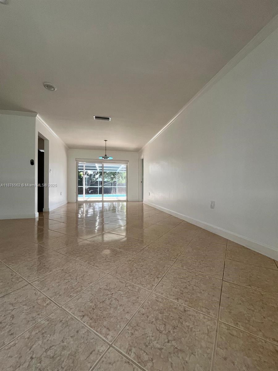 SUNRISE GOLF VILLAGE SEC - Residential Lease