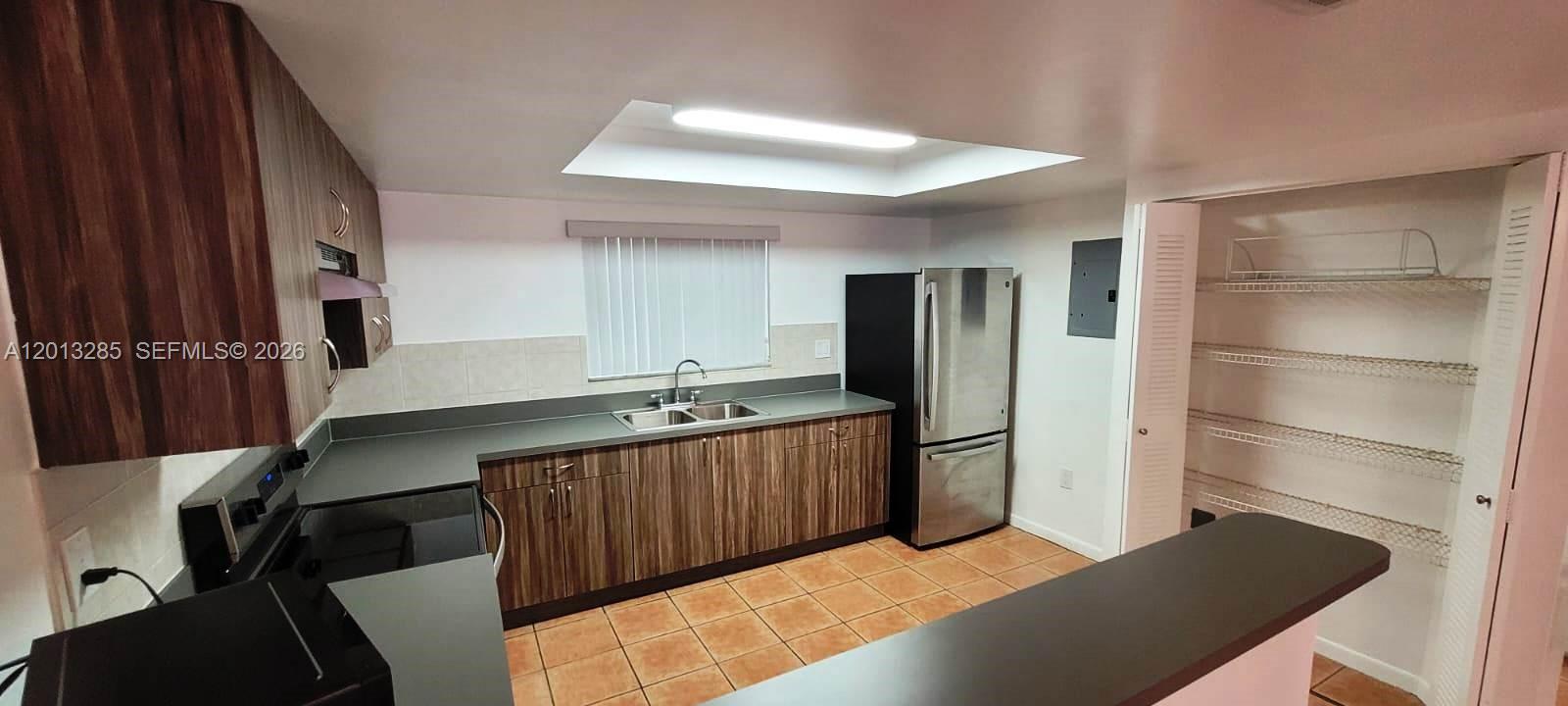 THE SEASONS VILLAS & THMS - Residential Lease