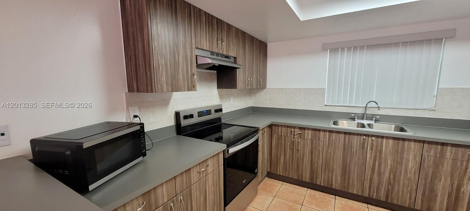 THE SEASONS VILLAS & THMS - Residential Lease