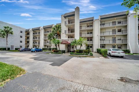 9230 Lagoon Pl 309 Davie FL 33324