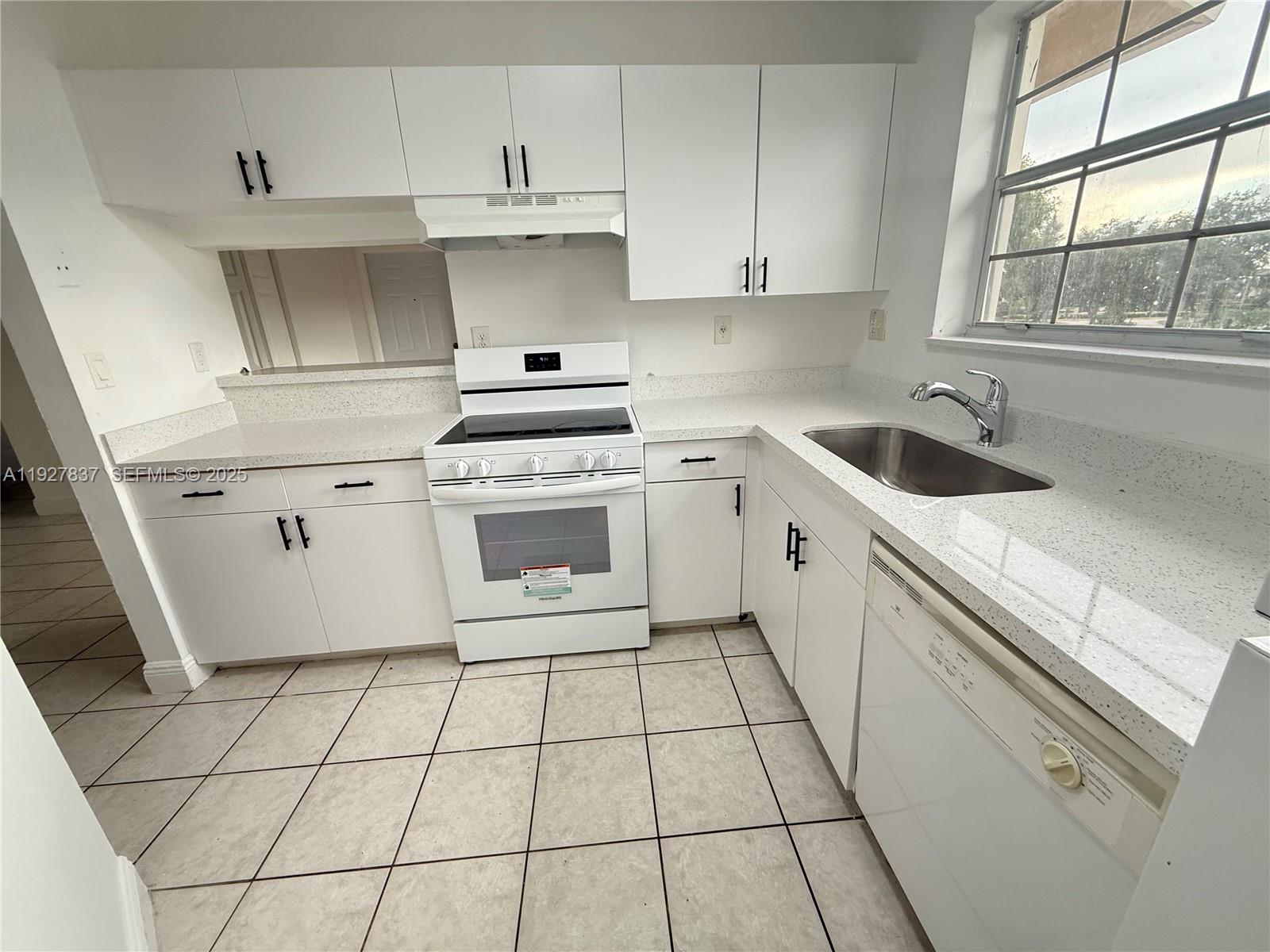 REFLECTIONS AT PEMBROKE P - Residential Lease