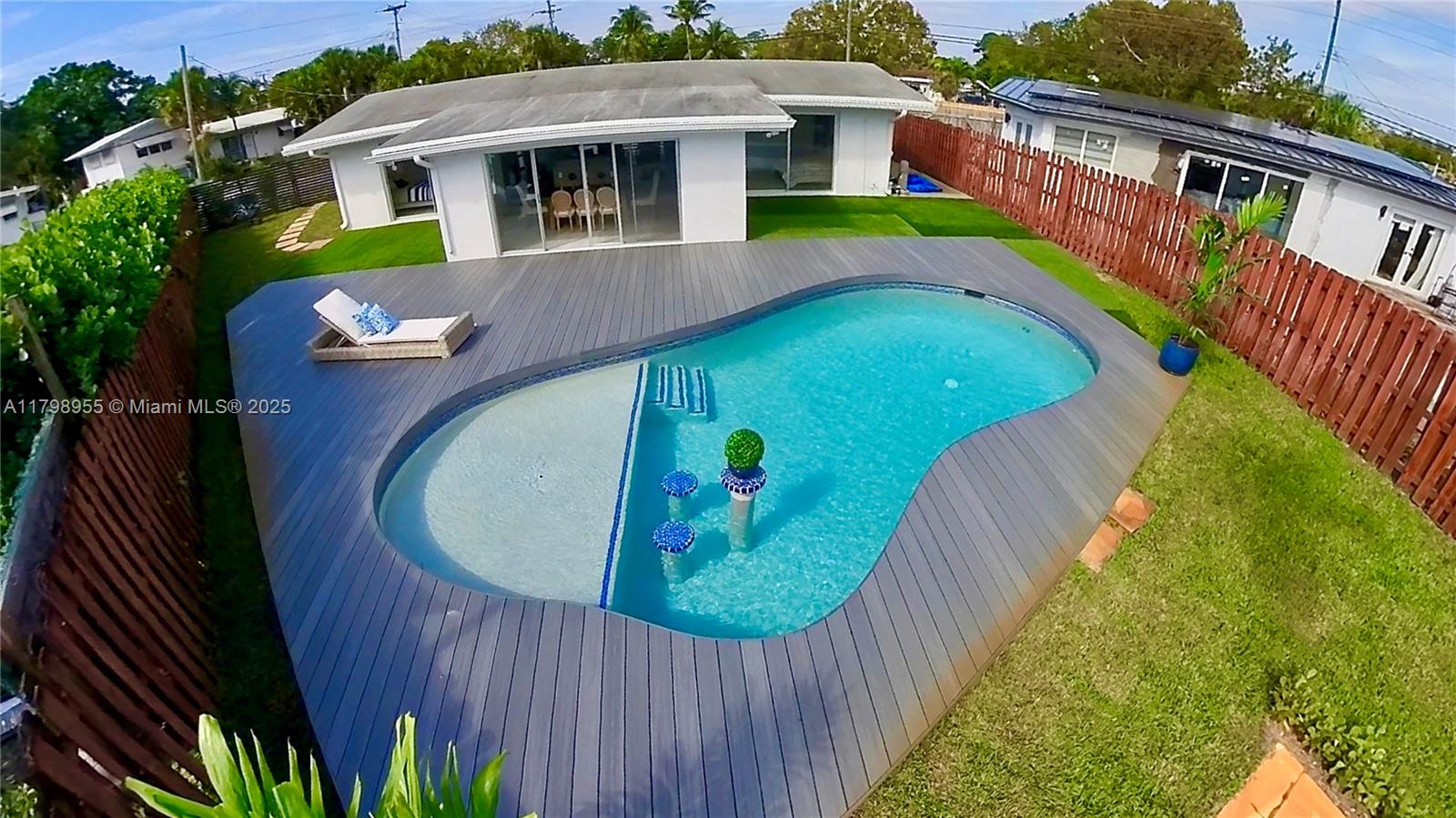 LAUDERDALE ISLES NO 2-BLK - Residential