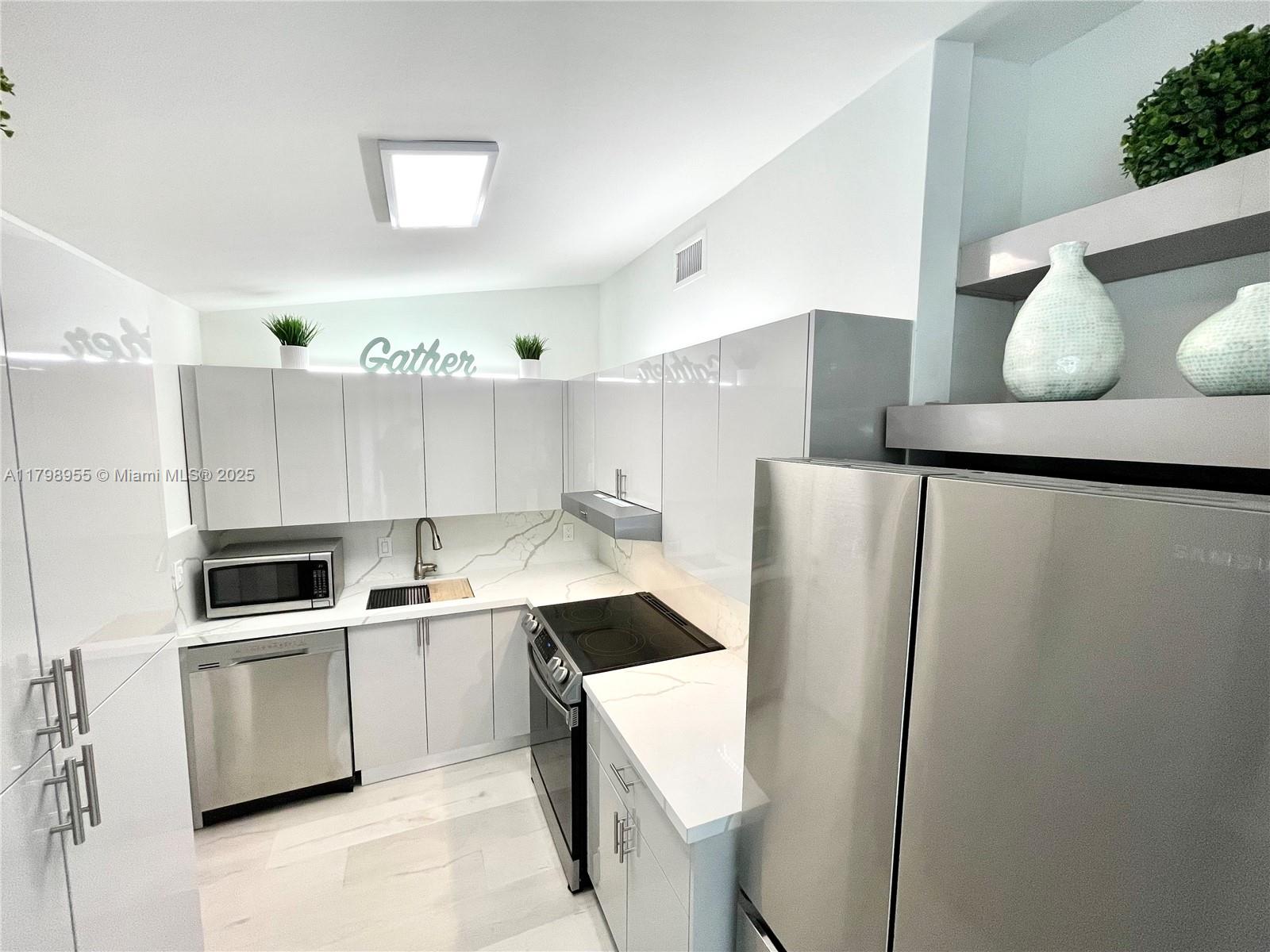LAUDERDALE ISLES NO 2-BLK - Residential