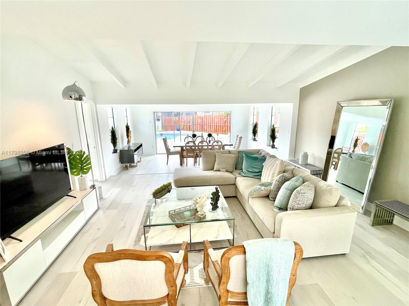 LAUDERDALE ISLES NO 2-BLK - Residential