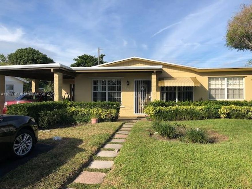 GREAT 3/1 FAMILY HOUSE WITH BACK YARD, COVERED PARKING.