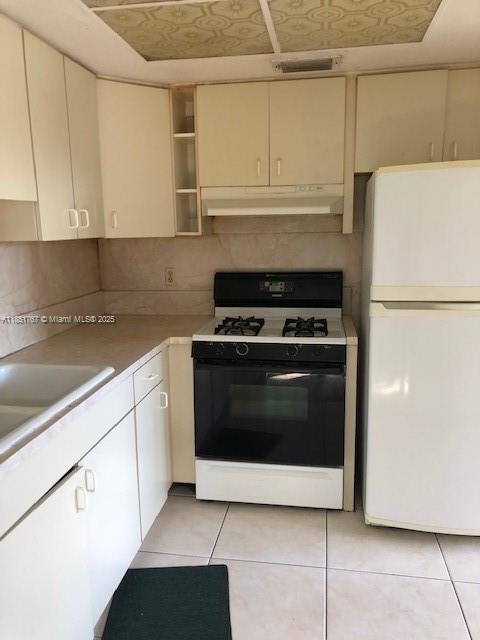 JOHN F KENNEDY ESTATES SE - Residential Lease