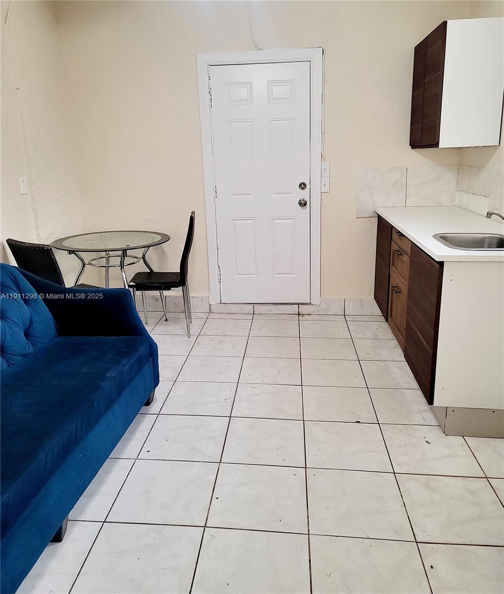 WOLVERINE PARK - Residential Lease