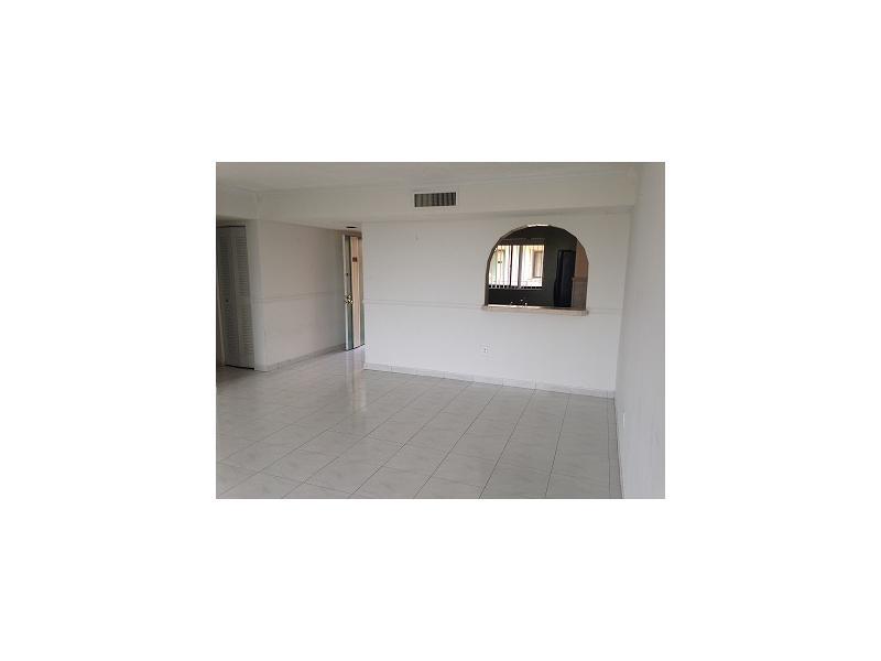 BEAUTIFUL 2/2 CONDO IN HORIZONS WEST. CLOSE TO SHOPS AND IN A GREAT AREA. REMODELED BATHROOM IN AMAZING CONDITIONS CALL NOW