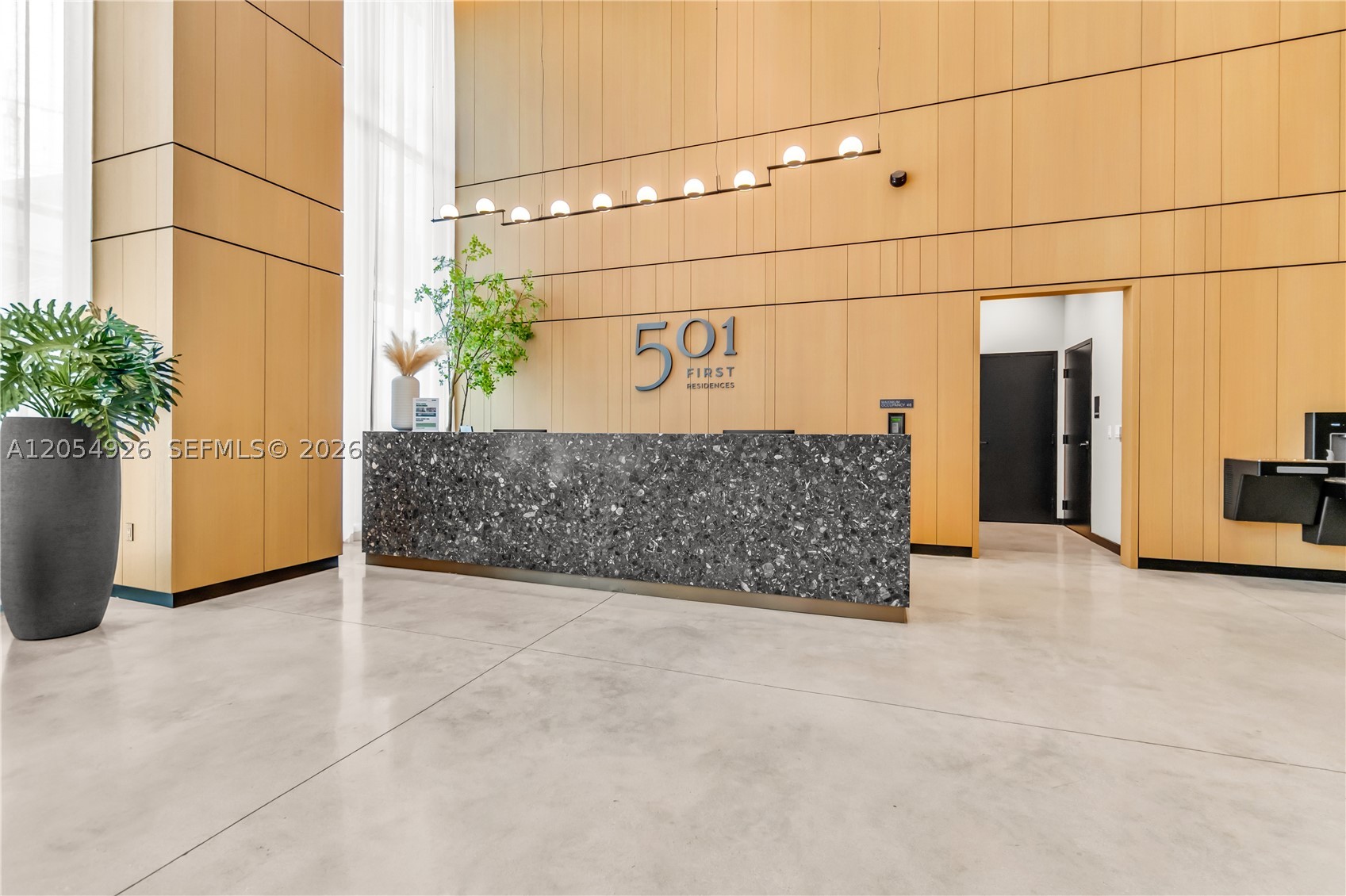 121 NE 5th St 3405