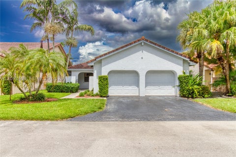 Photo of 2156 Baton Rouge, Weston, FL 33326 (MLS # A12093489)