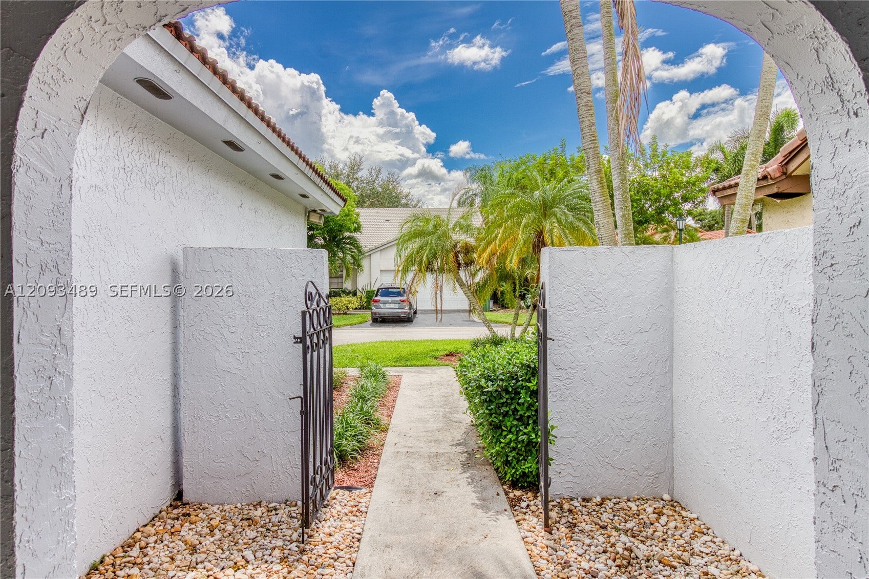 2156 Baton Rouge, Weston, FL, 33326/$599,900 3 2156 Baton Rouge