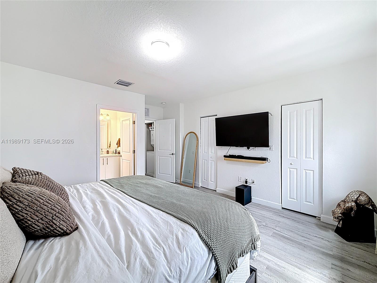 FOREST PARK VILLAS - Residential