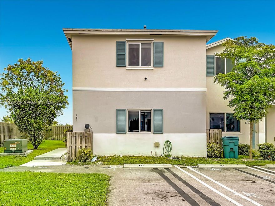 Beautiful 2021 built 2-story corner townhouse, 4 bedrooms and 3 bathrooms located in Florida City, 
1 full bedroom and  bathroom on the first floor, ideal for guests, in-laws, or a home office setup.
 This end unit offers extra privacy, natural light, and a spacious open floor plan. Features include a modern kitchen, private fenced yard, and access to community amenities. Move-in ready and perfect for first-time buyers or investors, ideal location with easy access to Turnpike and major highways, shopping centers, Great school areas.
All showings must be by appointment, contact L/A today!
**Do not miss it**