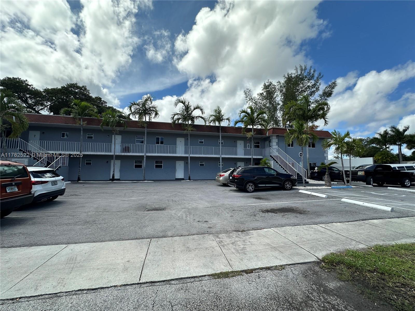 3901 Nw 9th Ave 6, Deerfield Beach, Broward County, Florida - 2 Bedrooms  
1 Bathrooms - 