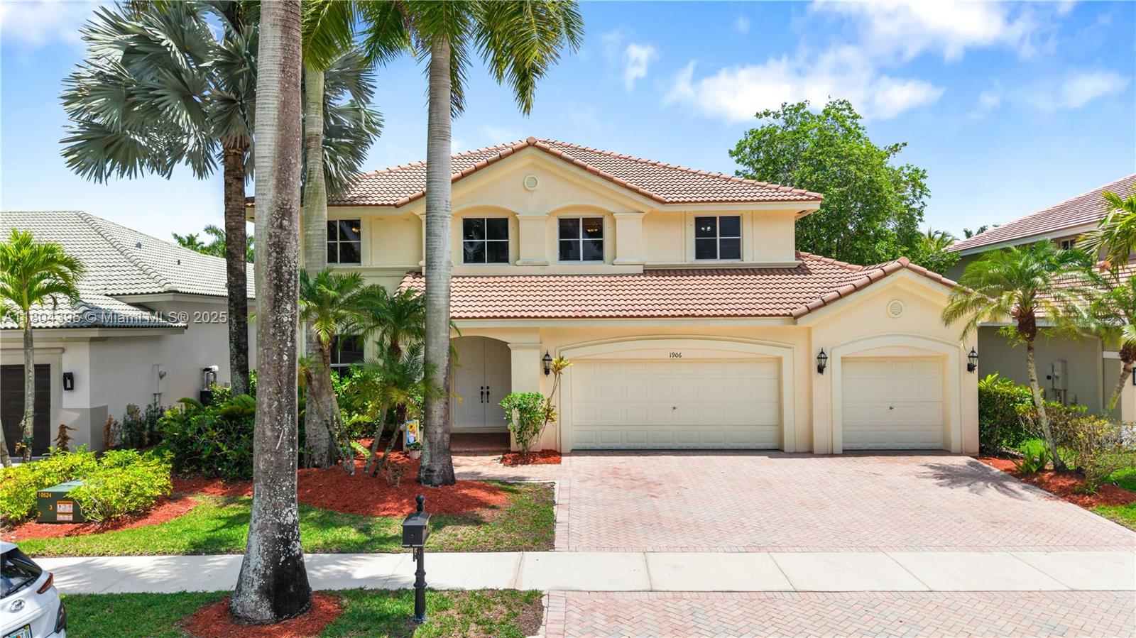 Property for Sale at 1906 Timberline Rd, Weston, Broward County, Florida - Bedrooms: 5 
Bathrooms: 5  - $1,365,000
