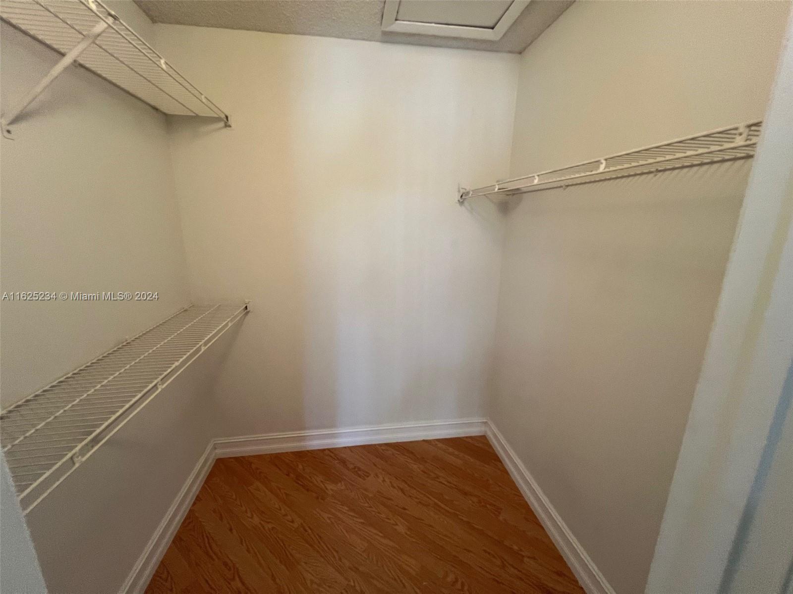 HOLLYWOOD PARC CONDOMINIU - Residential Lease