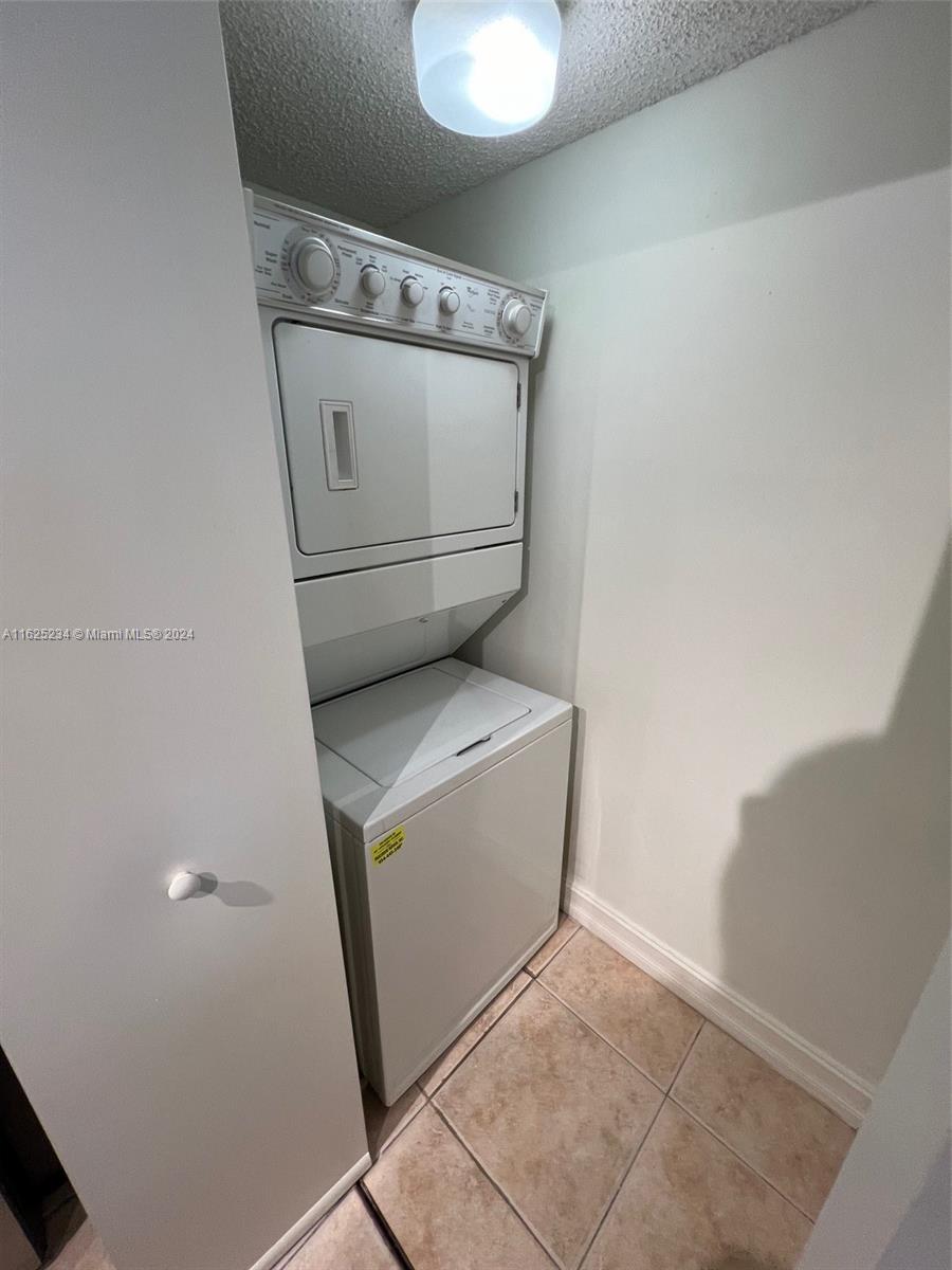 HOLLYWOOD PARC CONDOMINIU - Residential Lease