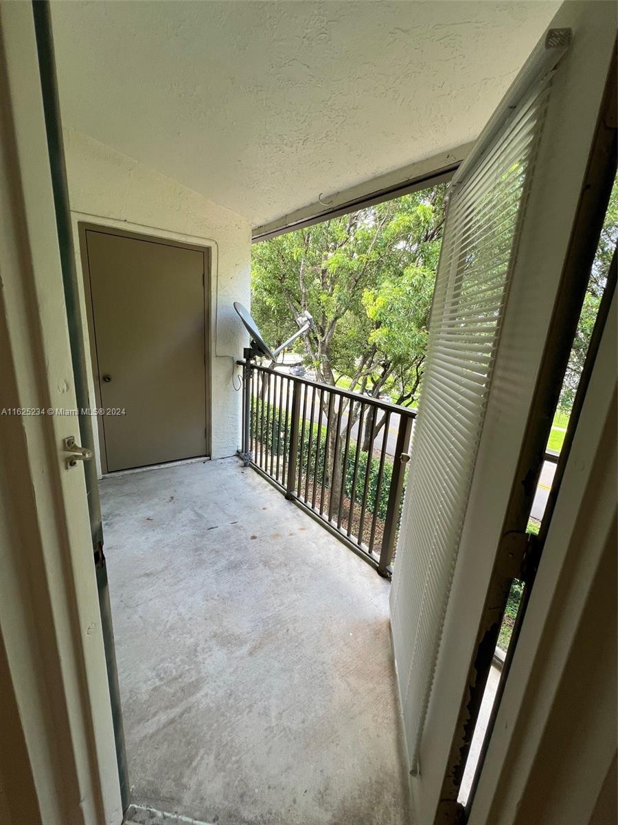 HOLLYWOOD PARC CONDOMINIU - Residential Lease