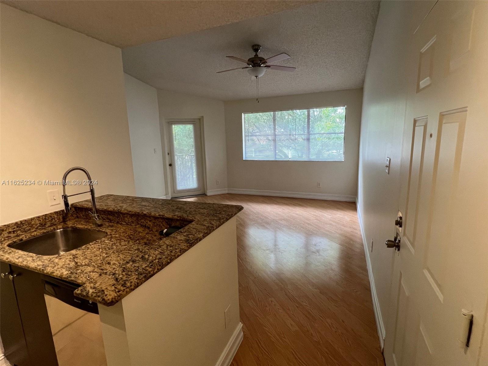 HOLLYWOOD PARC CONDOMINIU - Residential Lease