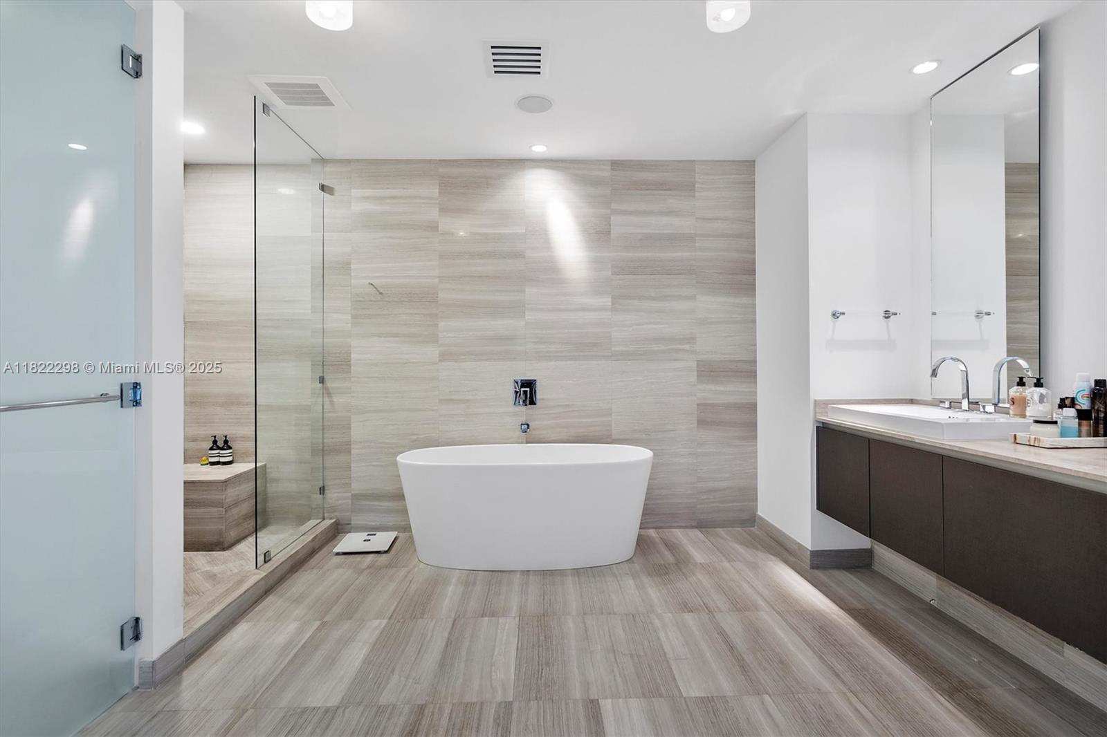 ECHO CONDO - Residential