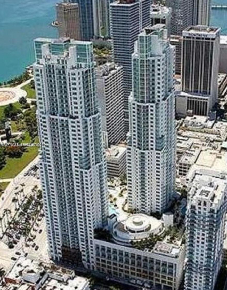 Spacious and modern 1/1 unit in the heart of Downtown Miami! This unit features a sleek kitchen with stainless steel appliances, granite countertops, and ample cabinet space. The unit has plenty of natural light and the large balcony is perfect for enjoying city views. Located in a full-service building with top-tier amenities, including a spa, fitness center, and 24/7 security. Don't miss this opportunity to live in one of Miami’s most vibrant areas!