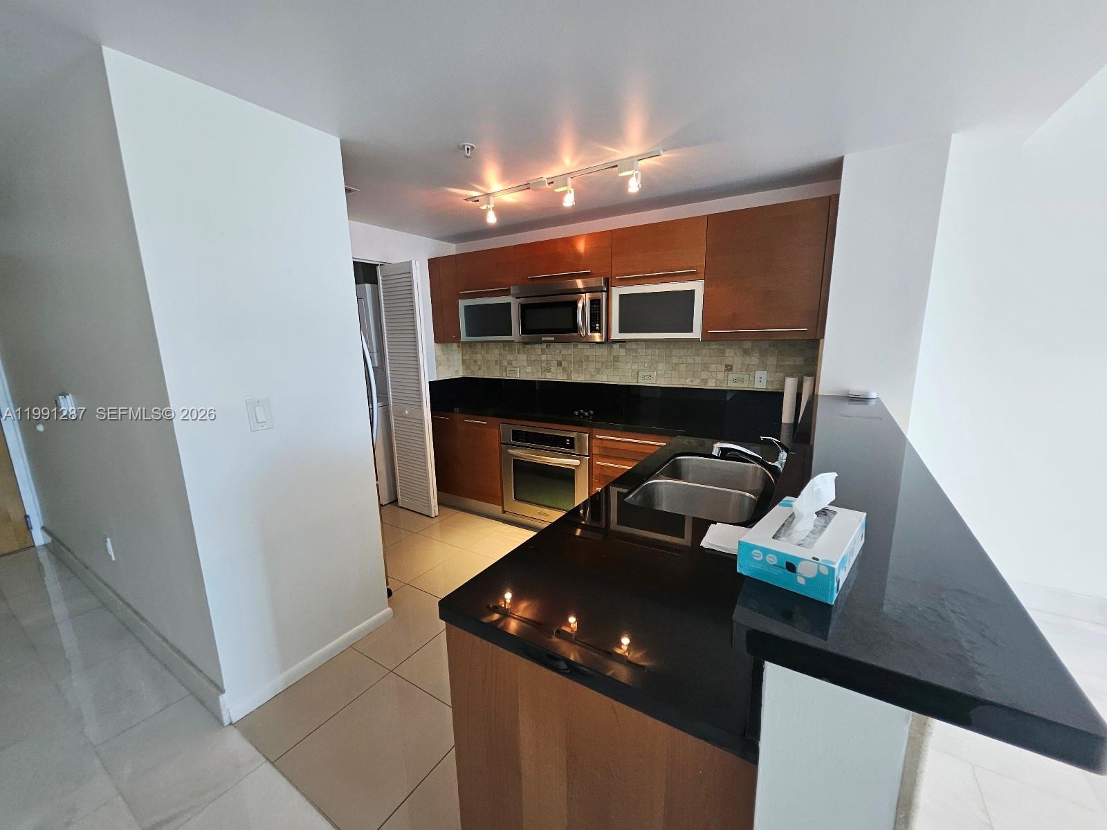 VIZCAYNE SOUTH CONDO - Residential Lease