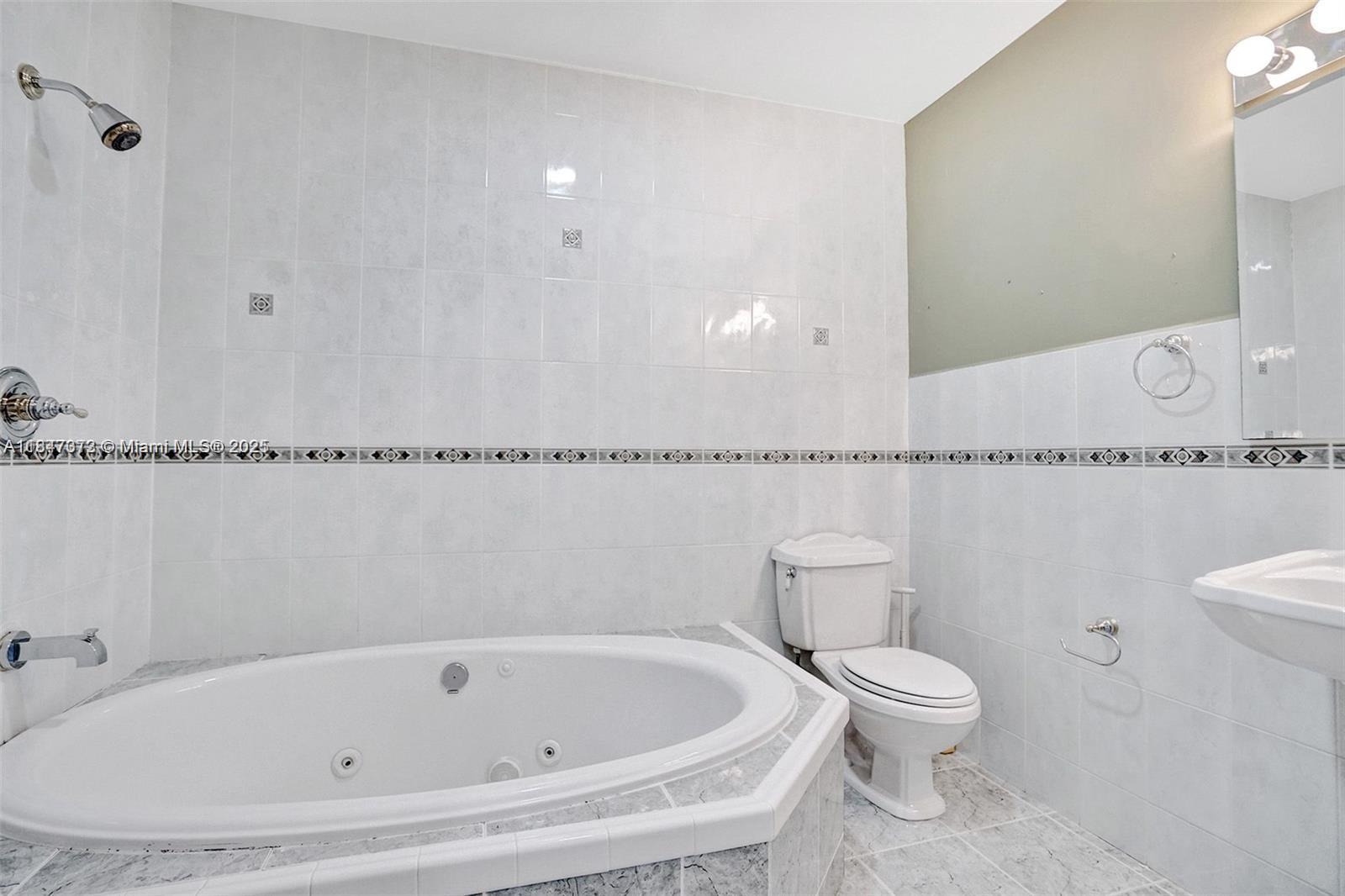 JUDY MANORS - Residential