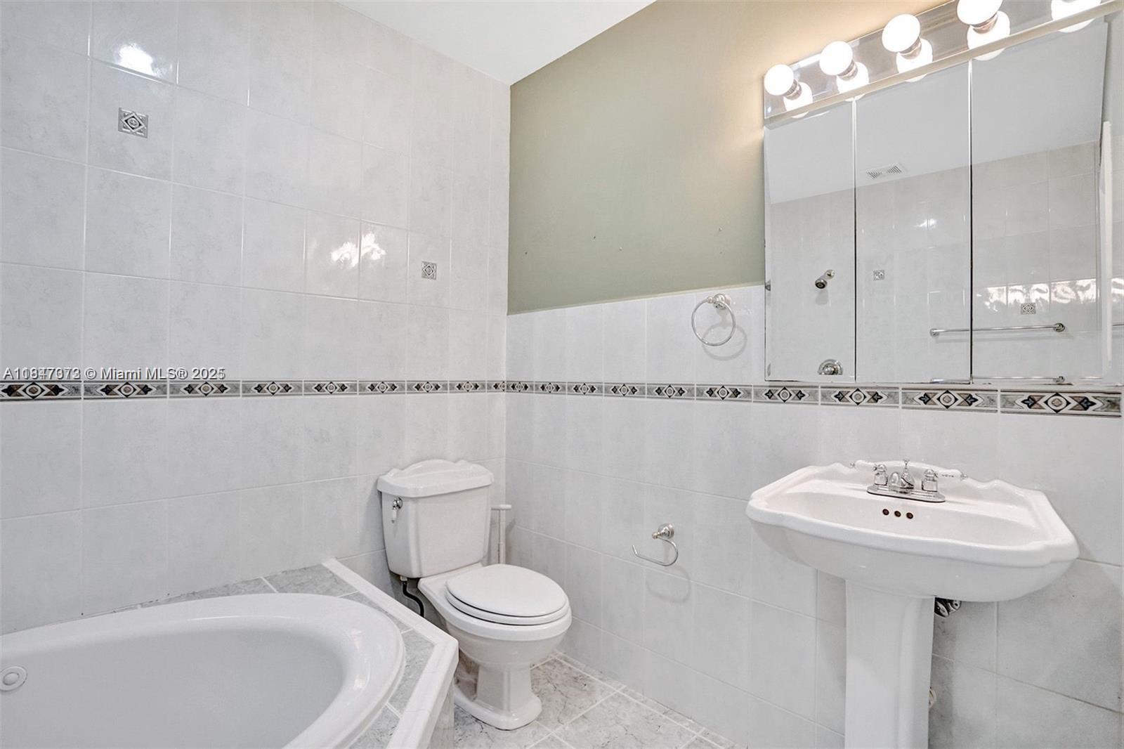 JUDY MANORS - Residential