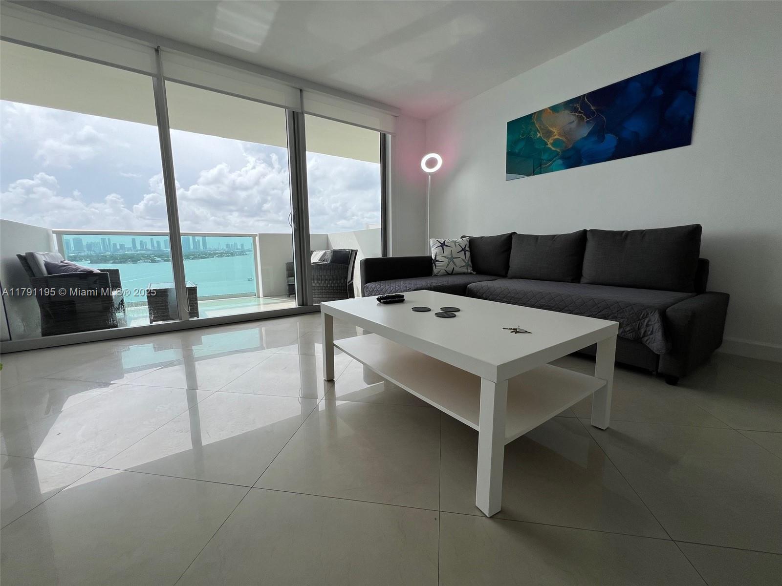 1200 West Ave PH-05
