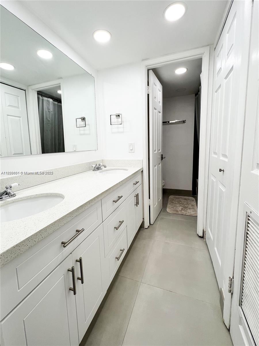 CHARTER CLUB CONDO - Residential Lease