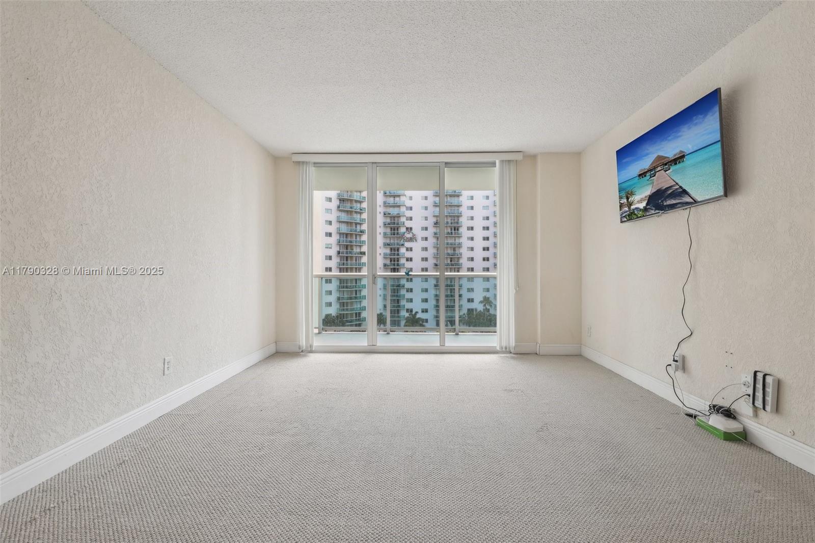19390 Collins Ave 712