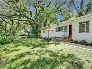 400 NE 86th St 400