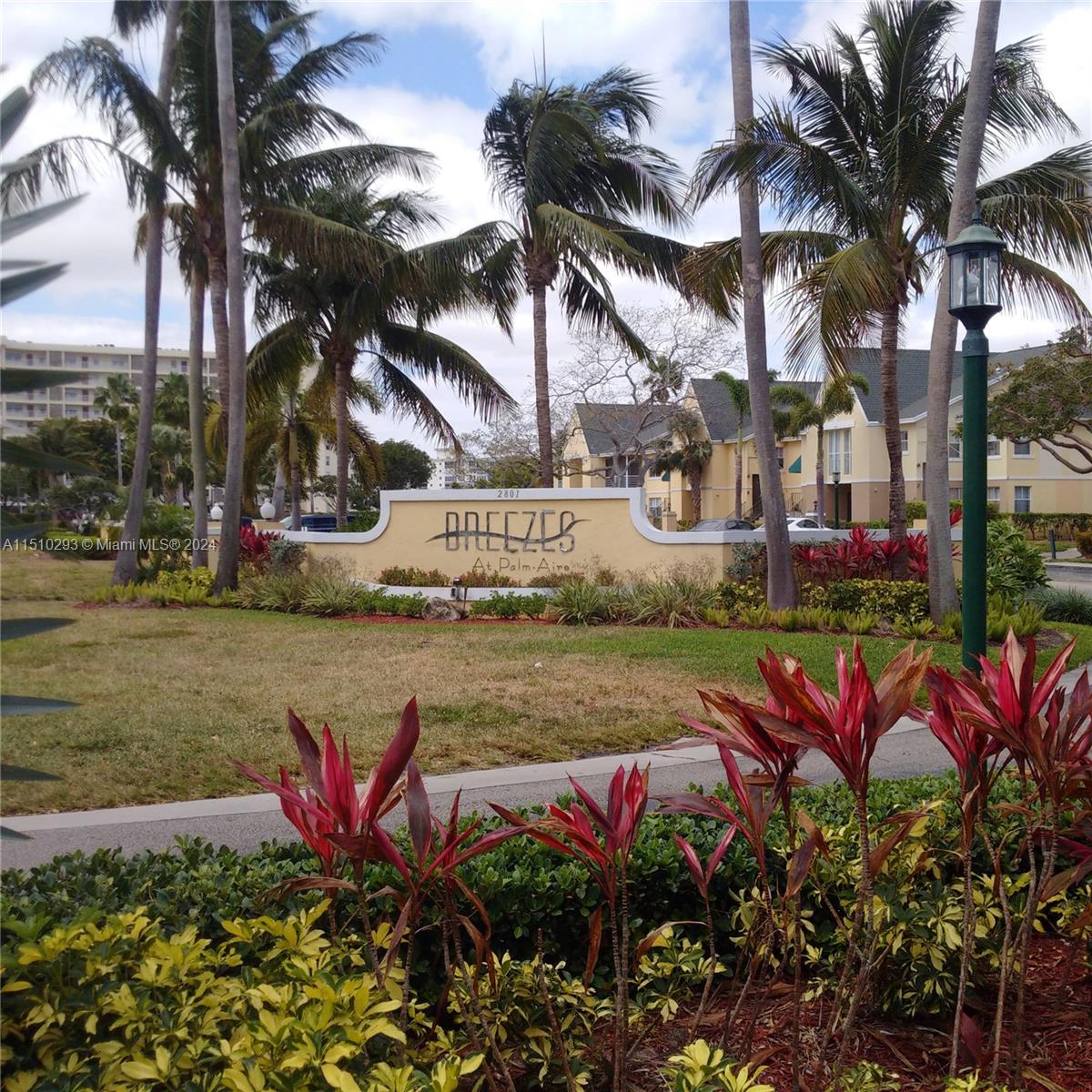 BREEZES AT PALM AIRE COND - Residential