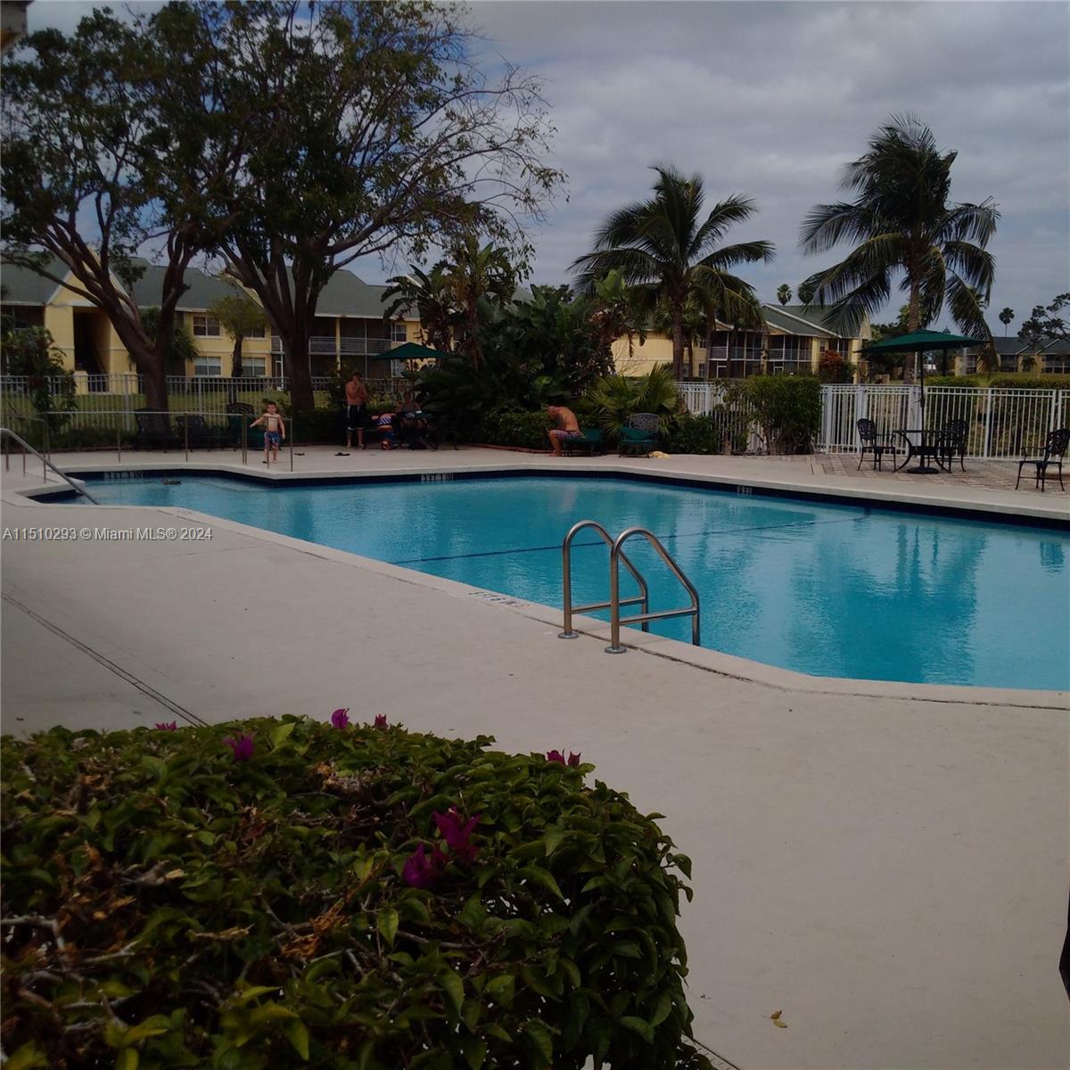 BREEZES AT PALM AIRE COND - Residential