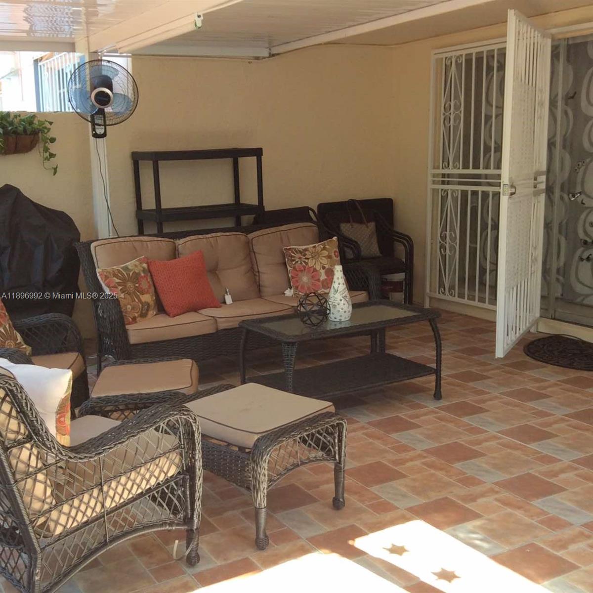 LAS PALMAS CONDO - Residential Lease