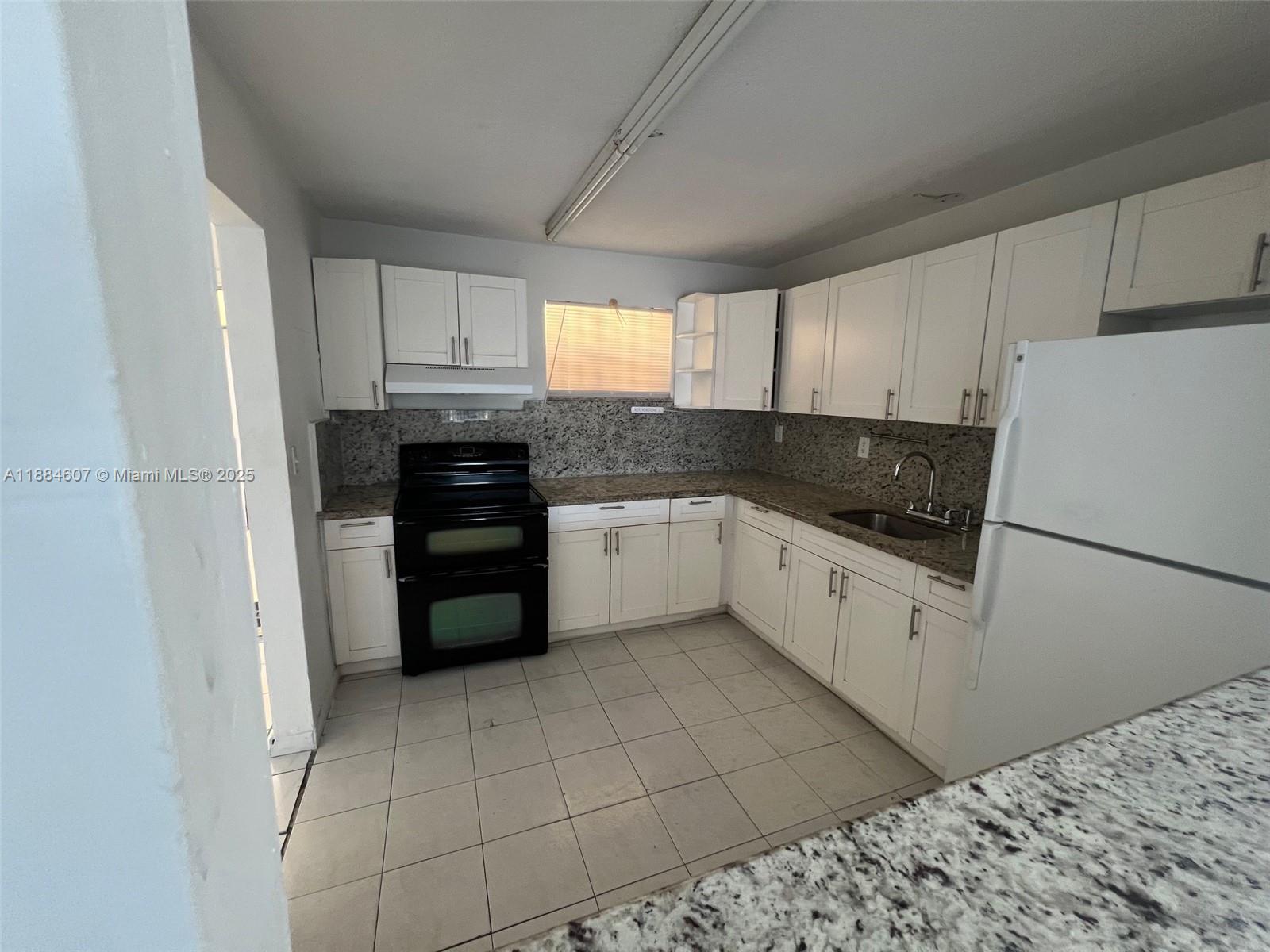 WEST HIALEAH HEIGHTS - Residential Lease