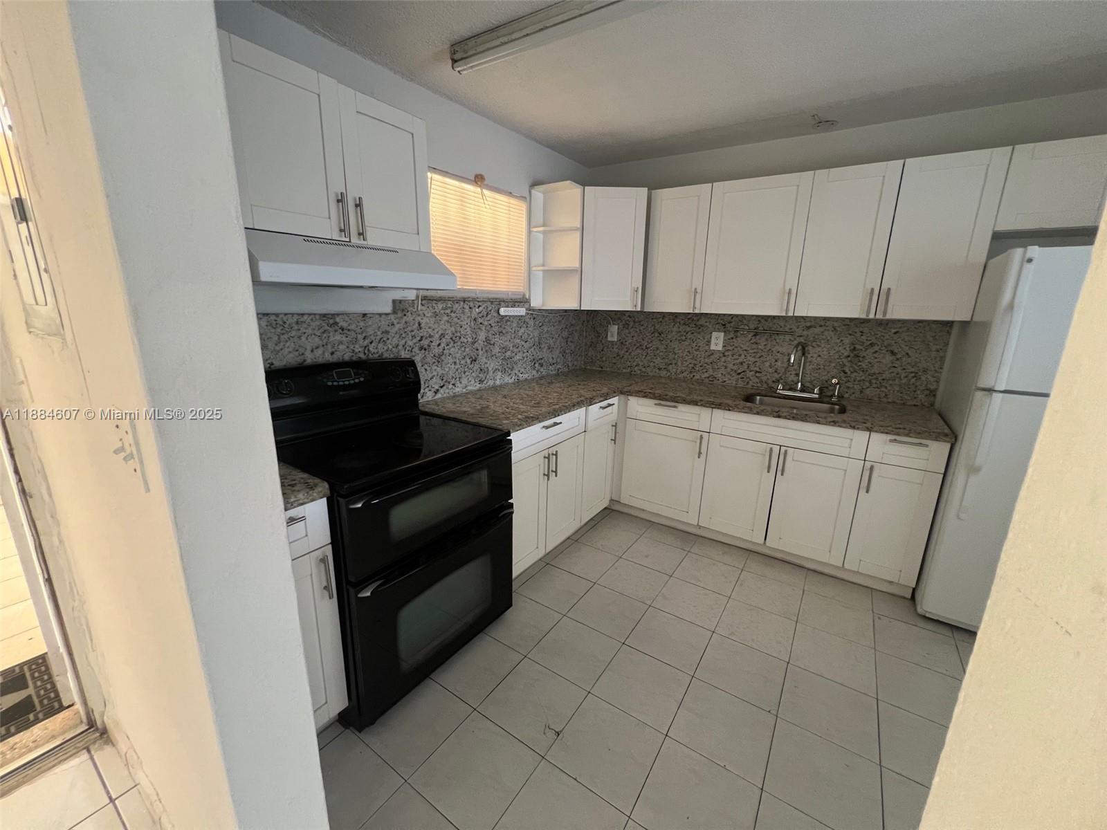 WEST HIALEAH HEIGHTS - Residential Lease