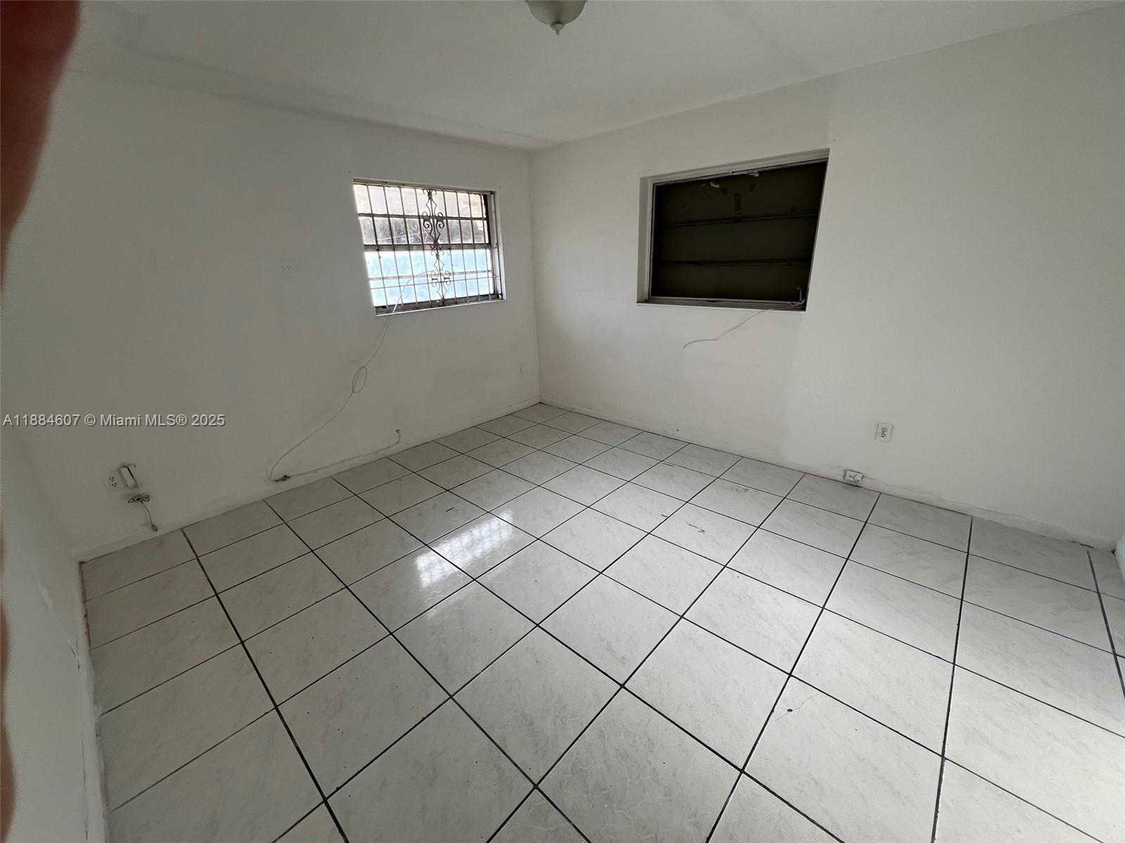 WEST HIALEAH HEIGHTS - Residential Lease
