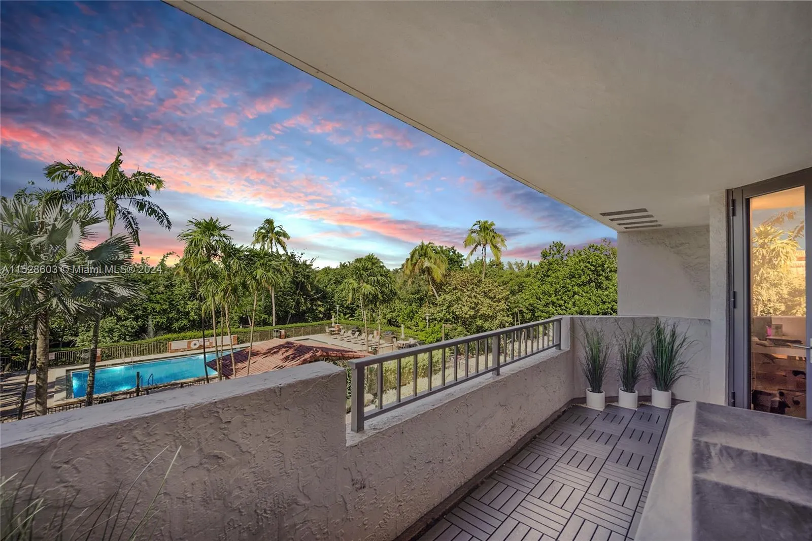 Key Biscayne, Florida 33149, United States, 2 Bedrooms Bedrooms, ,2 BathroomsBathrooms,Residential,Pending,65463