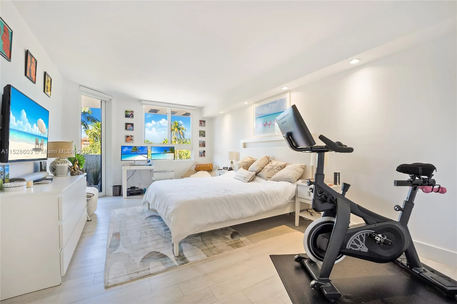 Key Biscayne, Florida 33149, United States, 2 Bedrooms Bedrooms, ,2 BathroomsBathrooms,Residential,Pending,65463