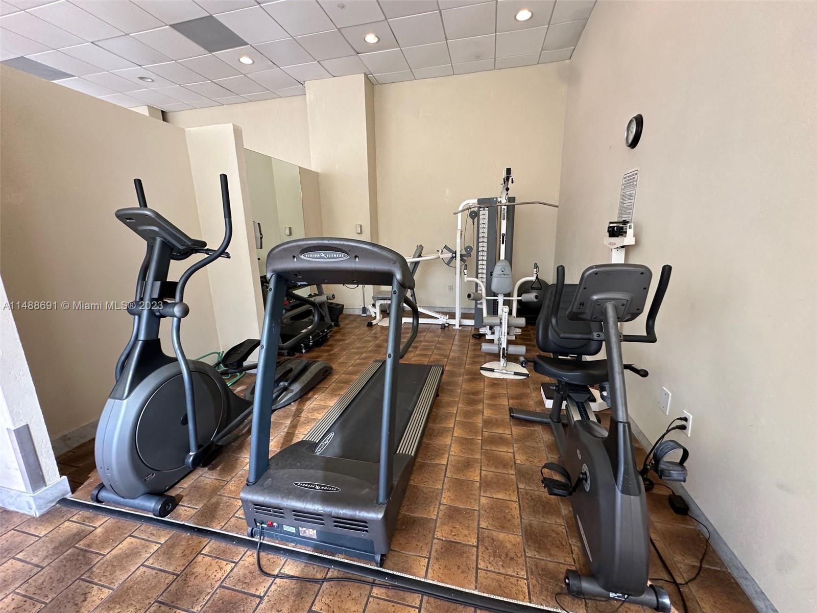 5838 CONDOMINIUM - Residential Lease