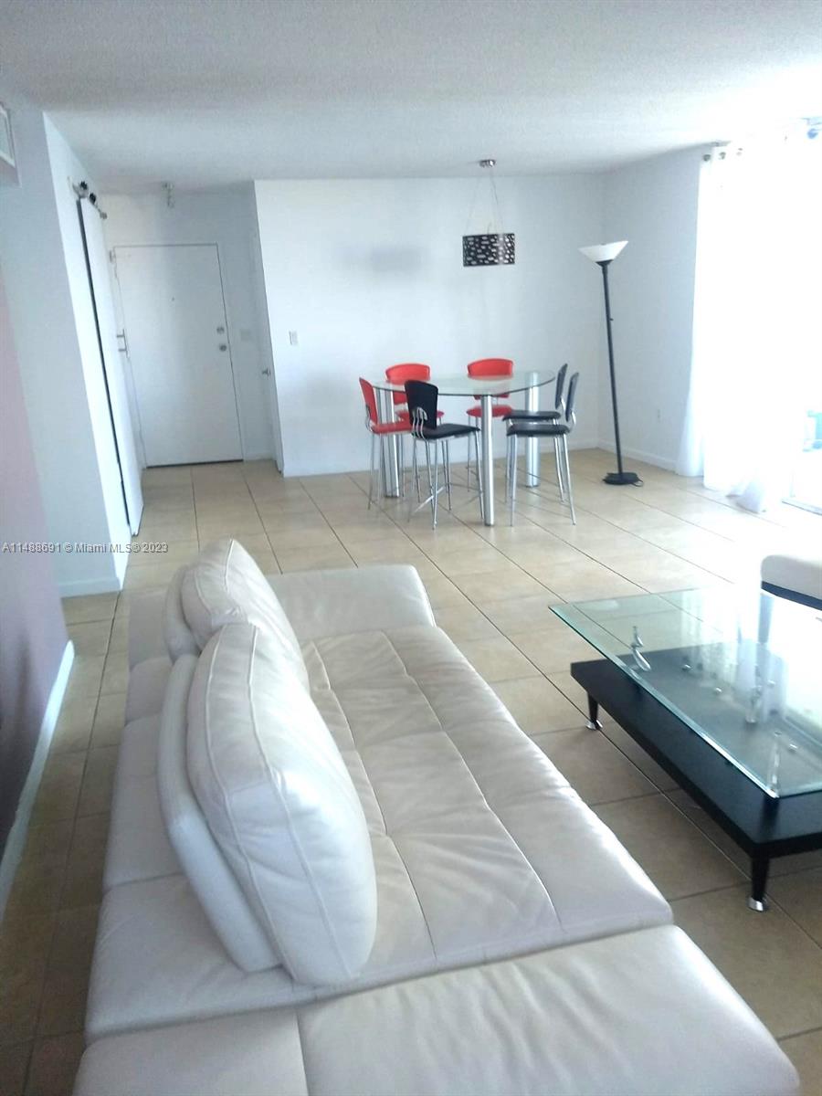 5838 CONDOMINIUM - Residential Lease
